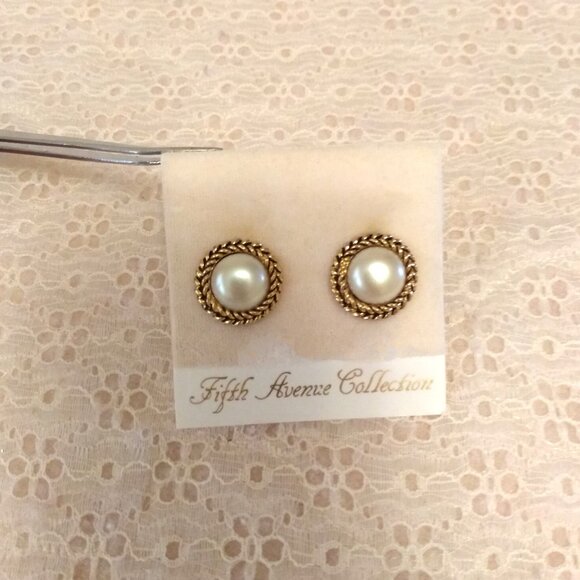 Vintage Signed M&J White Cream Faux Pearl Stud Button Gold Tone Earrings - Picture 2 of 7